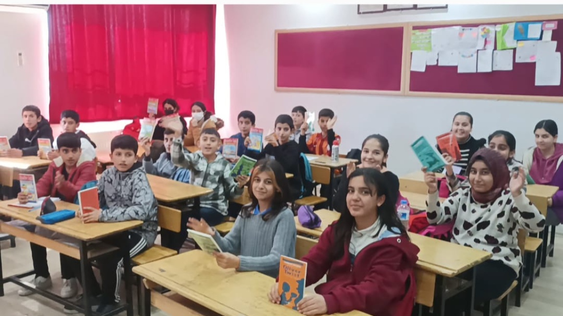 Niğde-Ulukışla Mustafa Küçükavşar Yatılı Bölge Ortaokulu'ndan Okulumuza Kitap Bağışı